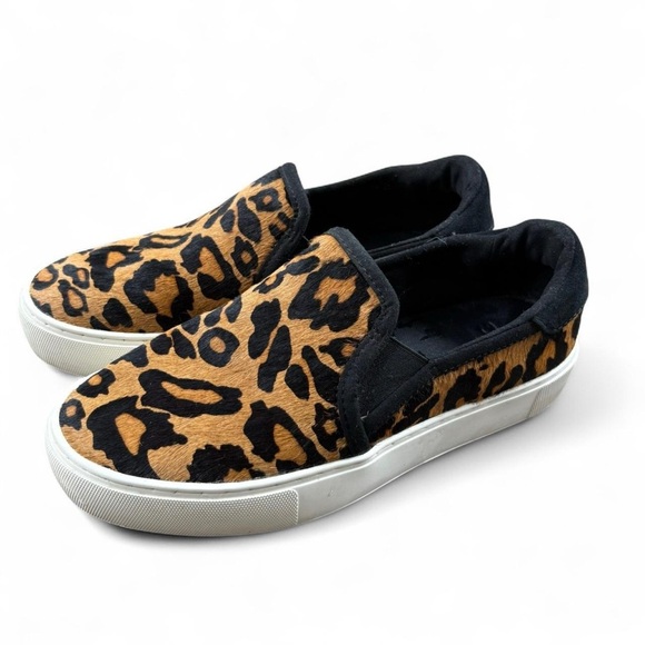 UGG Black Slip-On Shoes - Picture 2 of 6